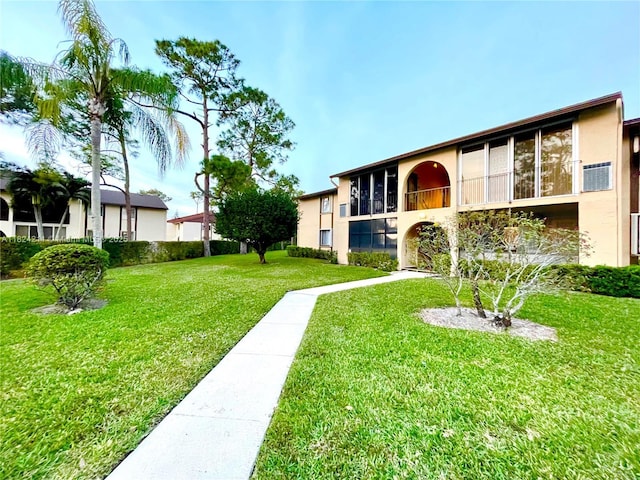 224 Pine Hov Cir Unit D-2, Green Acres, FL 33463 - view of green lawn