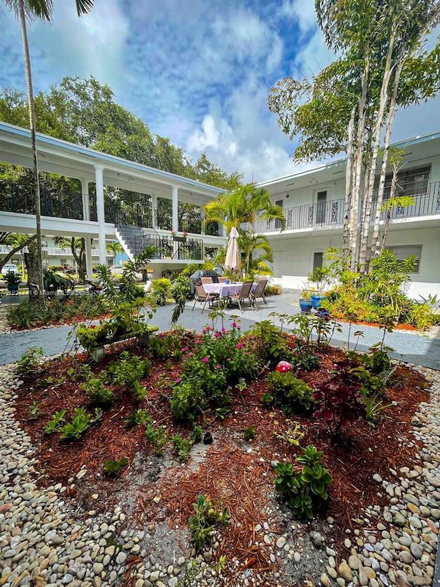 3515 Van Buren St Unit 106, Hollywood, FL 33021 - view of property's community with a patio area