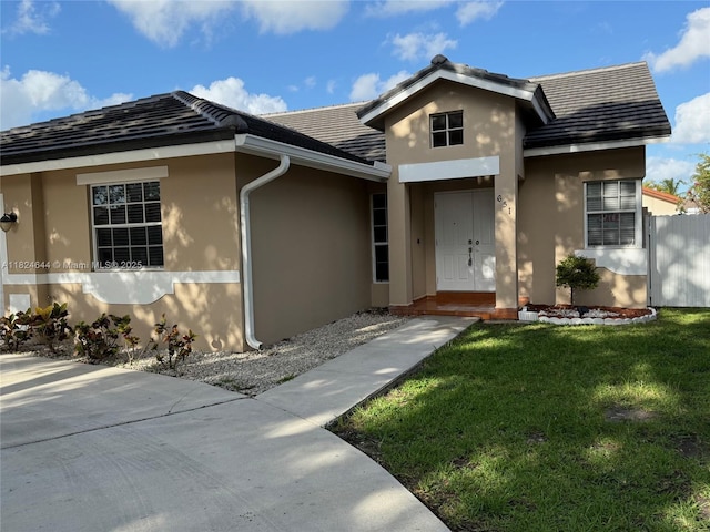 651 NW 134th Ave, Miami, FL 33182 - view of front of home featuring stucco siding and a front yard