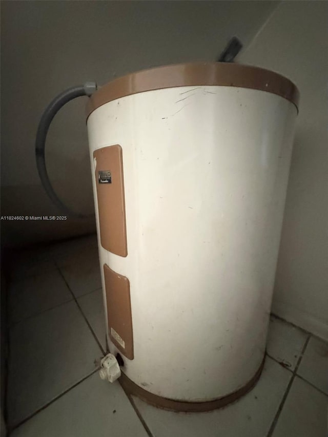 2562 NW 52nd Ave Unit B18, Lauderhill, FL 33313 - detailed view of water heater
