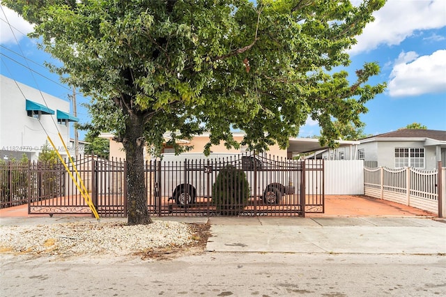 31 SW 58th Ct, Miami, FL 33144 - view of front of home featuring a fenced front yard
