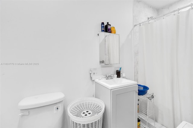 31 SW 58th Ct, Miami, FL 33144 - bathroom with vanity and curtained shower