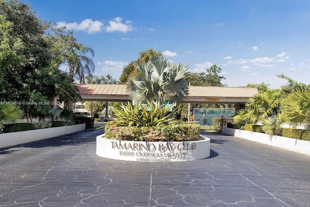 104500 Overseas Hwy, Key Largo, FL 33037 - surrounding community with a gate
