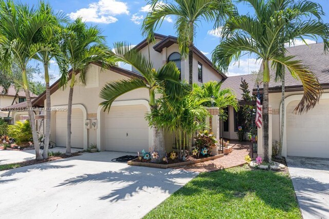 10091 SW 137th Pl, Miami, FL 33186 - view of front of home featuring stucco siding, driveway, and an attached garage