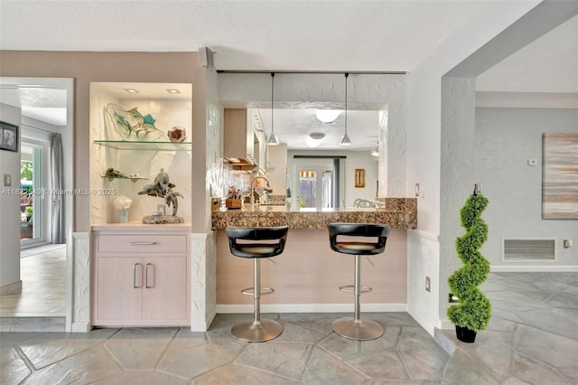 501 SE 7th Ave, Pompano Beach, FL 33060 - kitchen with a textured ceiling and a breakfast bar area
