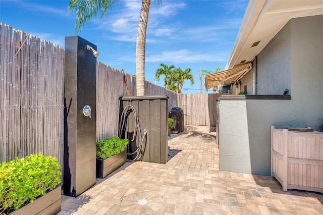 501 SE 7th Ave, Pompano Beach, FL 33060 - fenced backyard with a patio area