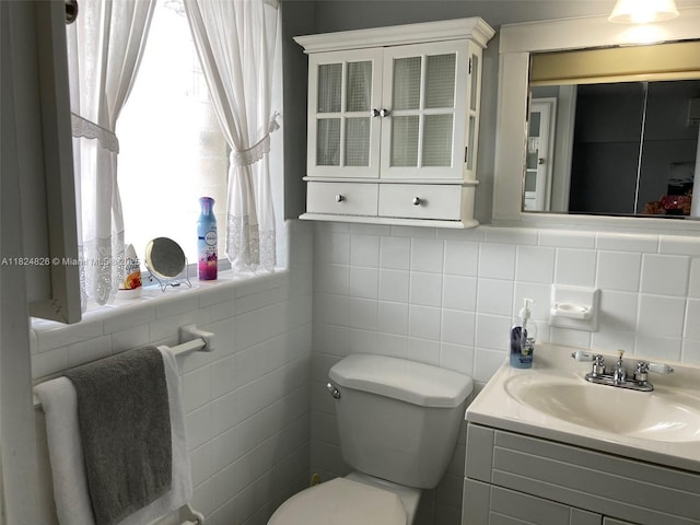 223 S Federal Hwy Unit 46, Dania Beach, FL 33004 - bathroom with vanity, tile walls, and tasteful backsplash