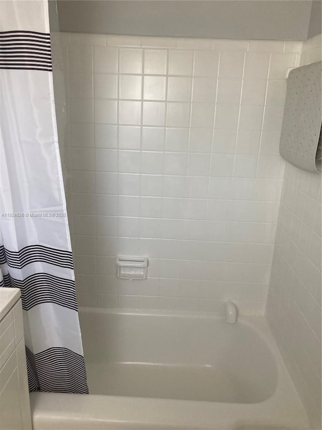 223 S Federal Hwy Unit 46, Dania Beach, FL 33004 - full bath featuring shower / tub combo