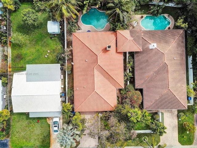 810 NE 21st Dr, Wilton Manors, FL 33305 - aerial view of a pool