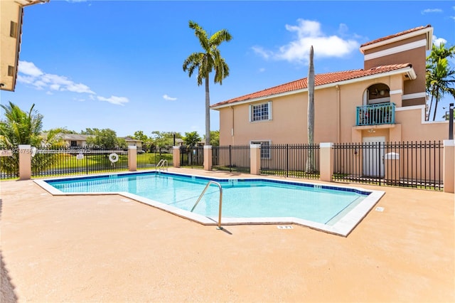 6445 SW 130th Pl Unit 612, Miami, FL 33183 - community pool with a patio