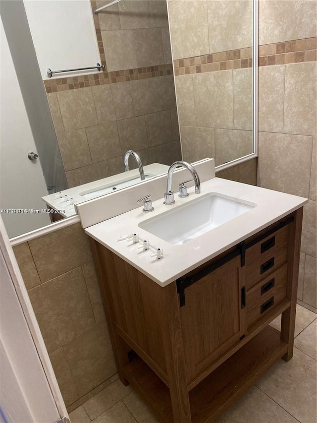 2113 Champions Unit 2113, North Lauderdale, FL 33068 - bathroom with vanity, tile walls, and tile patterned floors