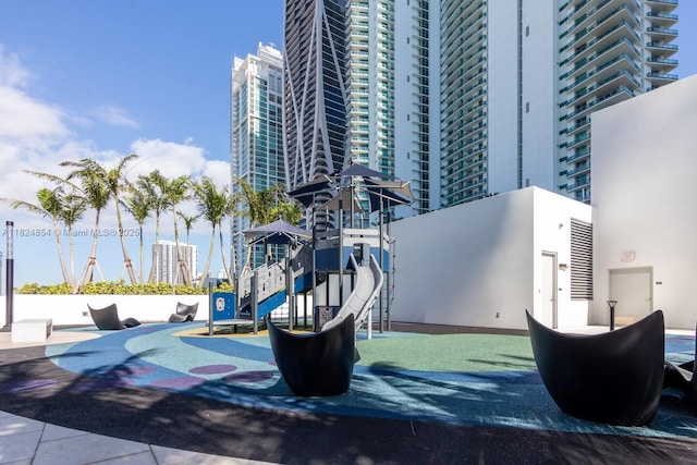 851 NE 1st Ave Unit 503, Miami, FL 33132 - view of community play area