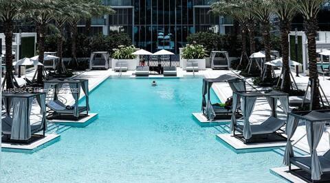 851 NE 1st Ave Unit 503, Miami, FL 33132 - view of community pool