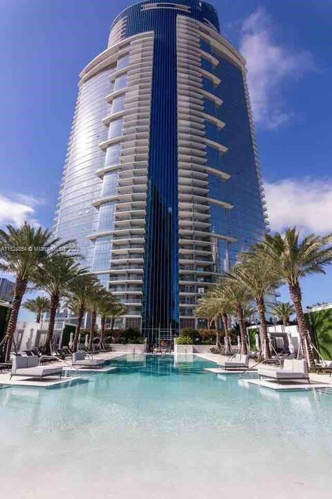 851 NE 1st Ave Unit 503, Miami, FL 33132 - view of community pool