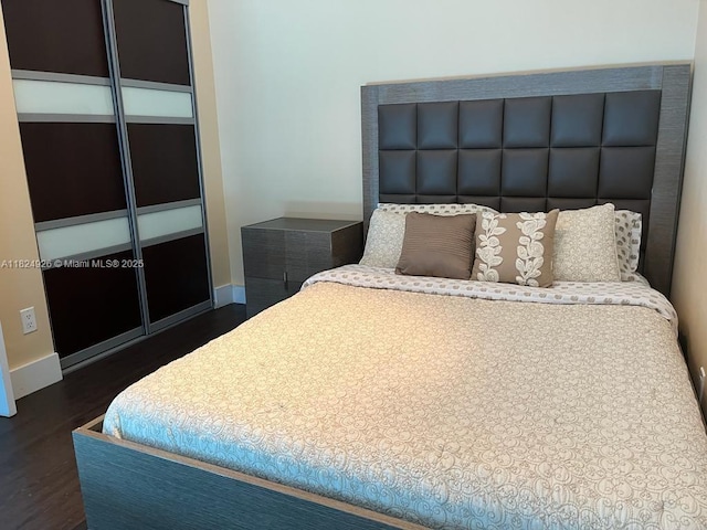 60 SW 13th St Unit 4607, Miami, FL 33130 - bedroom featuring dark wood finished floors and baseboards