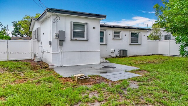 6464 Mcclellan St, Hollywood, FL 33024 - back of property with a patio and stucco siding