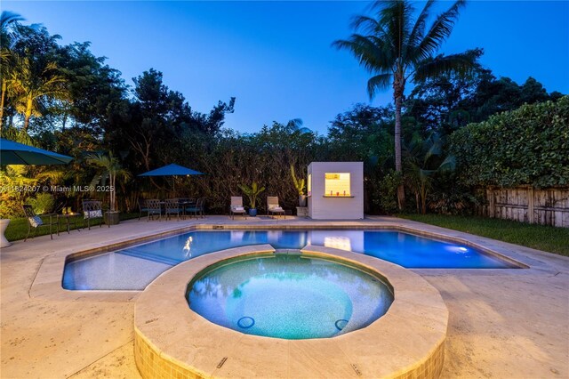 433 NE 91st St, Miami Shores, FL 33138 - view of swimming pool with a patio and a pool with connected hot tub