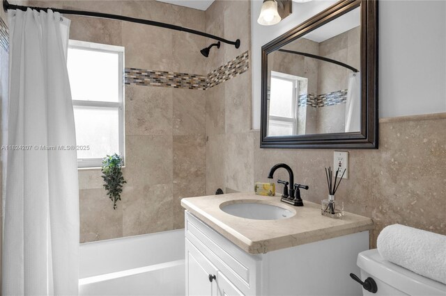 433 NE 91st St, Miami Shores, FL 33138 - full bath featuring vanity and shower / bath combo