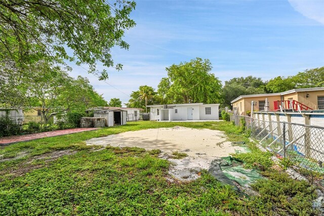 1355 NW 121st St, North Miami, FL 33167 - view of yard featuring an outdoor structure