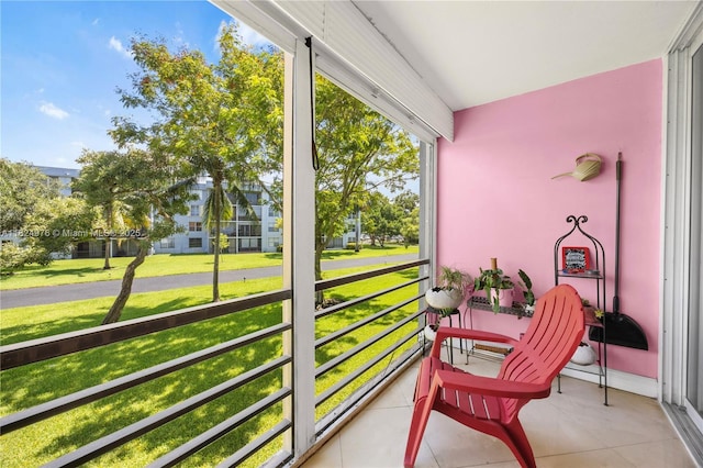 114 Royal Park Dr Unit 2B, Oakland Park, FL 33309 - view of sunroom / solarium