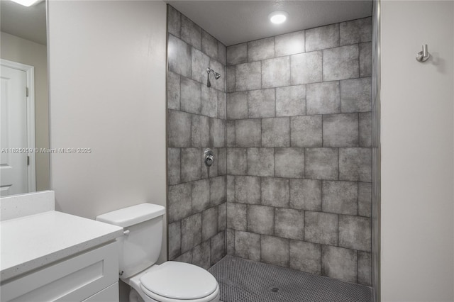 899 Brickell St SE, Palm Bay, FL 32909 - bathroom featuring tiled shower and vanity