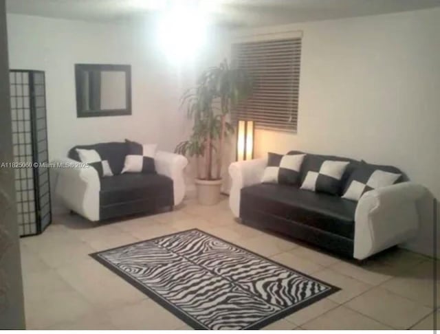 1145 Normandy Dr Unit 304, Miami Beach, FL 33141 - view of living room