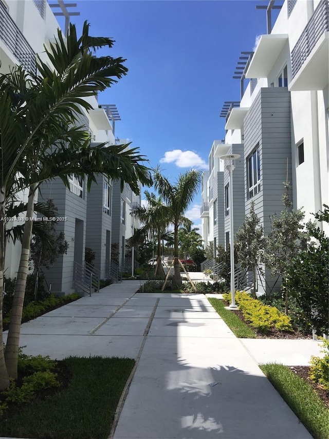 9181 NW 33rd St Unit 9181, Doral, FL 33172 - surrounding community with a residential view