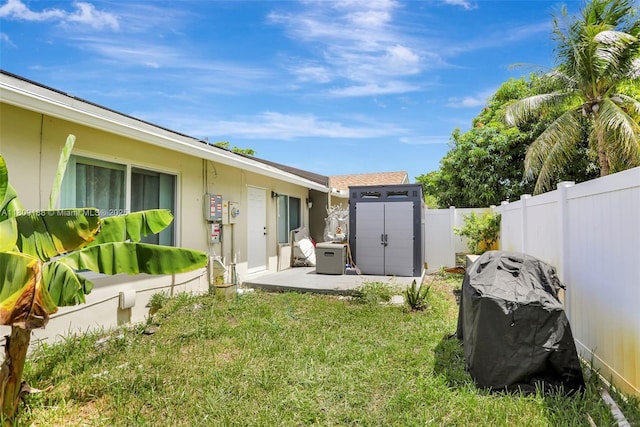 453 Lakewood Cir Unit A, Margate, FL 33063 - fenced backyard featuring a patio area and a storage shed