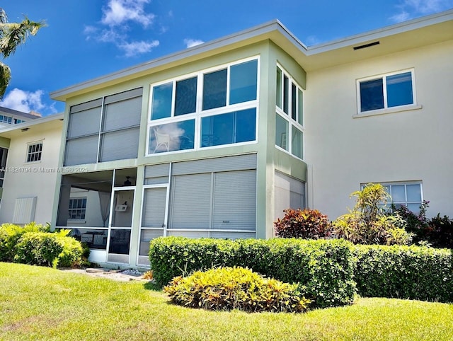 930 SE 9th Ave Unit 11, Pompano Beach, FL 33060 - view of home's exterior with stucco siding and a yard