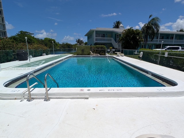 930 SE 9th Ave Unit 11, Pompano Beach, FL 33060 - view of community pool
