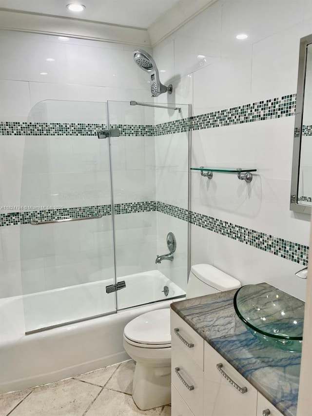 930 SE 9th Ave Unit 11, Pompano Beach, FL 33060 - full bath with vanity and combined bath / shower with glass door