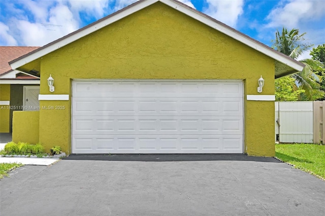5610 NW 54th Ave, Tamarac, FL 33319 - garage with asphalt driveway