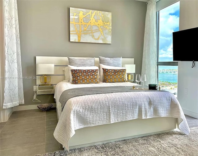 227 NE 2nd St Unit 2713, Miami, FL 33132 - bedroom with baseboards