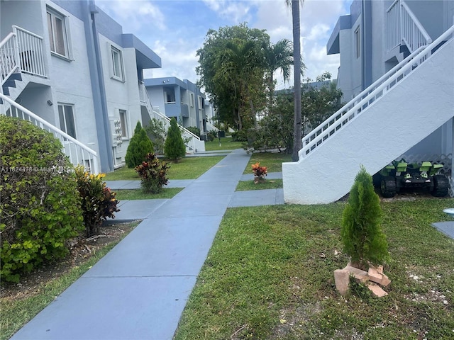 6214 SW 131st Ct Unit 103, Miami, FL 33183 - view of property's community featuring a yard and a residential view