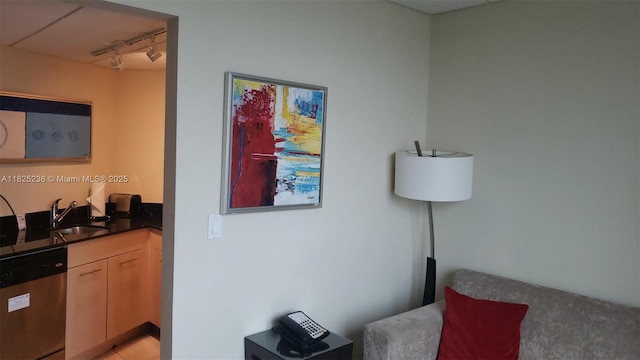 2670 E Sunrise Blvd Unit 1411, Fort Lauderdale, FL 33304 - sitting room featuring track lighting