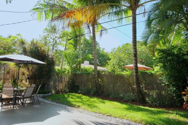 425 Cadagua Ave, Coral Gables, FL 33146 - view of patio with outdoor dining area