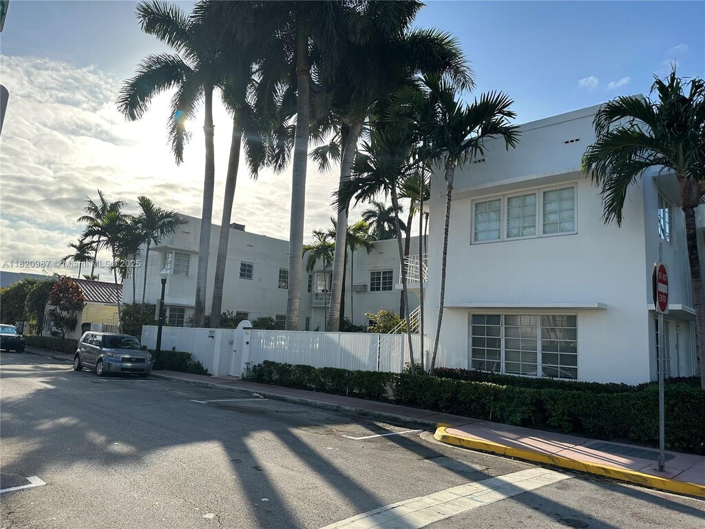 750 Espanola Way Unit 4, Miami Beach, FL 33139 - view of building exterior featuring uncovered parking