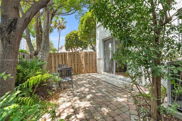 8081 NW 107th Ct, Doral, FL 33178 - view of patio