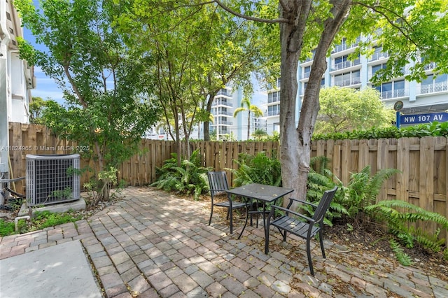 8081 NW 107th Ct, Doral, FL 33178 - fenced backyard with a patio area and outdoor dining space