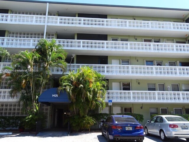 1425 Arthur St Unit 311B, Hollywood, FL 33020 - photo 2