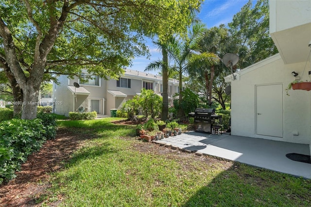 11000 Sand Piper Ct, Tamarac, FL 33321 - view of grassy yard featuring a patio area
