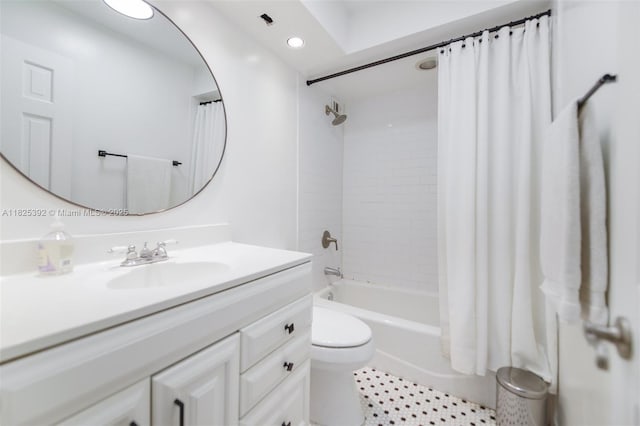 1020 Meridian Ave Unit 816, Miami Beach, FL 33139 - full bath with vanity, shower / bath combination with curtain, and recessed lighting