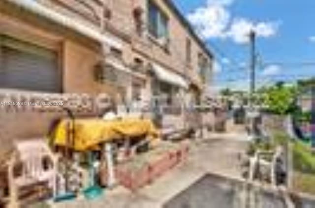 829 SW 19th Ave, Miami, FL 33135 - exterior space