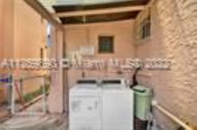 829 SW 19th Ave, Miami, FL 33135 - laundry area featuring washer and dryer
