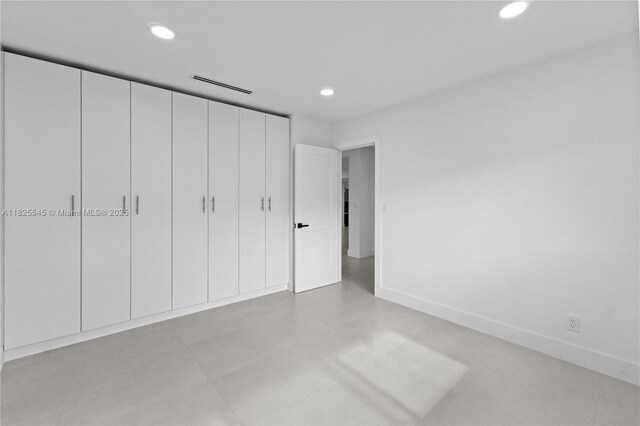 2231 N 49th Ave, Hollywood, FL 33021 - unfurnished bedroom with recessed lighting