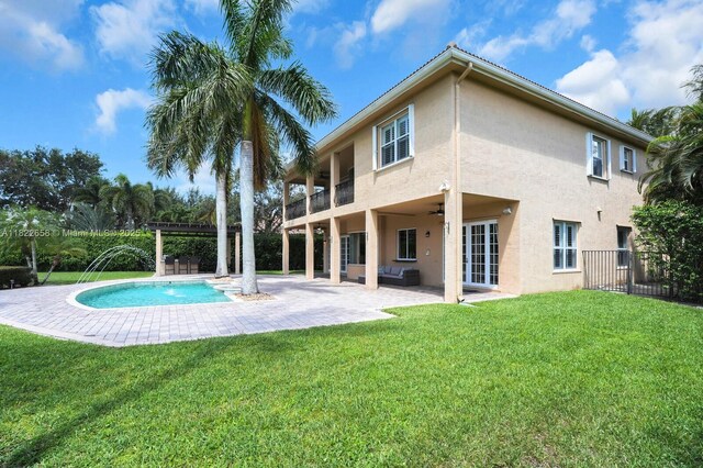 11844 Foxbriar Lake Trl, Boynton Beach, FL 33473 - rear view of house featuring stucco siding, a ceiling fan, an outdoor pool, and a patio
