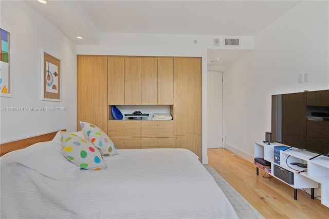 520 Brickell Key Dr Unit A1421, Miami, FL 33131 - bedroom with light wood finished floors and recessed lighting