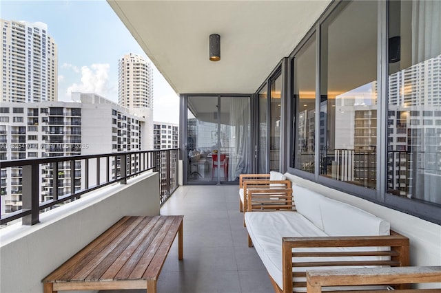 520 Brickell Key Dr Unit A1421, Miami, FL 33131 - balcony featuring a city view and an outdoor living space
