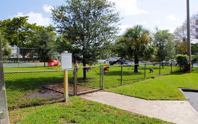 1470 NE 123rd St Unit Aph9, North Miami, FL 33161 - view of home's community featuring a gate