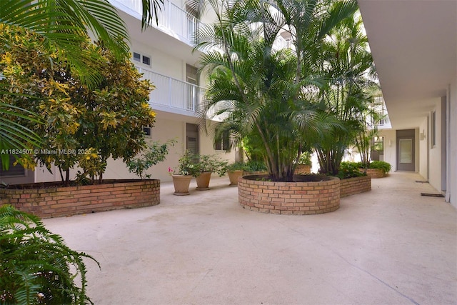1670 Bay Rd Unit 2D, Miami Beach, FL 33139 - surrounding community featuring a patio